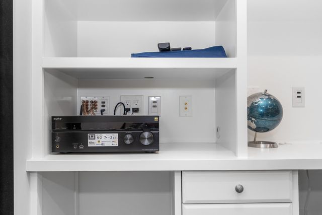 2794 Ashcombe Drive, Ann Arbor, MI 48105