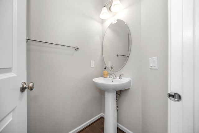 2794 Ashcombe Drive, Ann Arbor, MI 48105