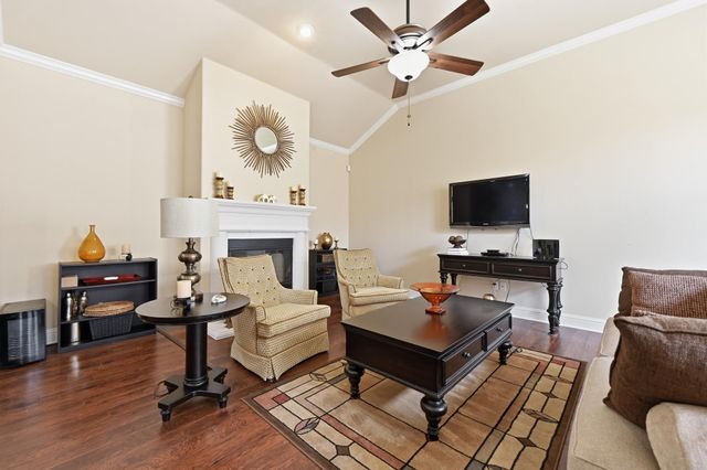 127 Via Villina, Buda, TX 78610