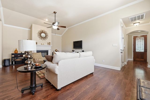 127 Via Villina, Buda, TX 78610