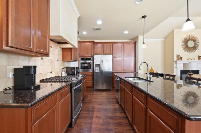 127 Via Villina, Buda, TX 78610