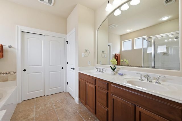 127 Via Villina, Buda, TX 78610
