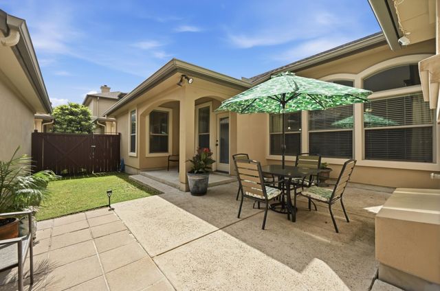 127 Via Villina, Buda, TX 78610