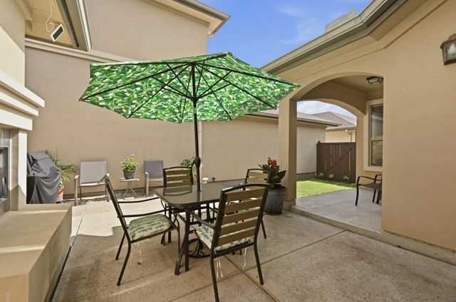 127 Via Villina, Buda, TX 78610