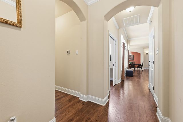 127 Via Villina, Buda, TX 78610