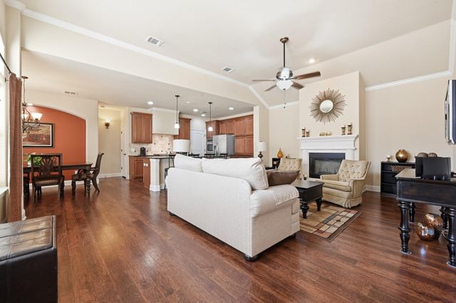 127 Via Villina, Buda, TX 78610