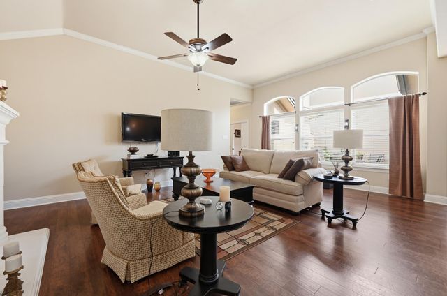 127 Via Villina, Buda, TX 78610