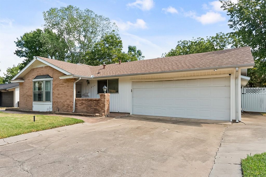 1924 Canterbury Street, Irving, TX 75062 — photo 3