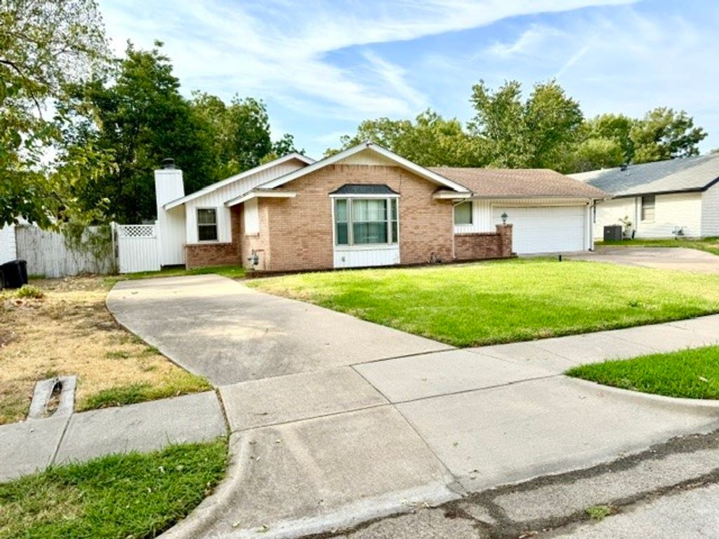 1924 Canterbury Street, Irving, TX 75062 — photo 4