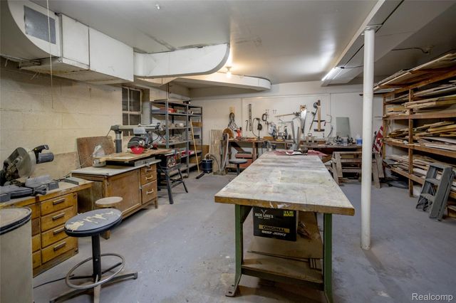 1550 Cherboneau 218, Detroit, MI 48207