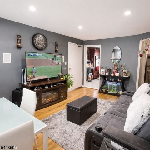 23 Carolyn Ter B, Roselle Boro, NJ 07203