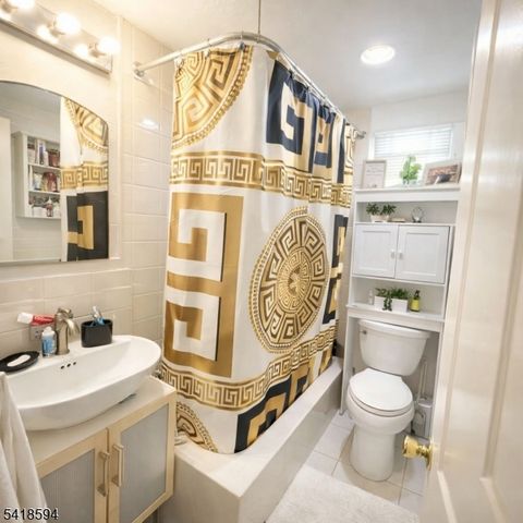 23 Carolyn Ter B, Roselle Boro, NJ 07203