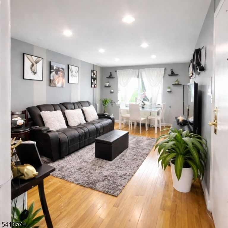 23 Carolyn Ter B, Roselle Boro, NJ 07203