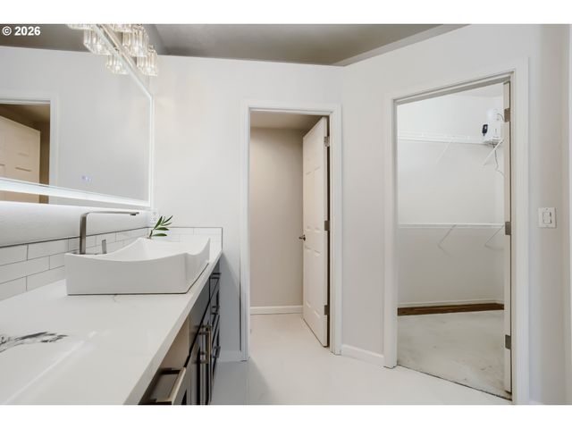 1515 Ne 64TH Ave, Hillsboro, OR 97124
