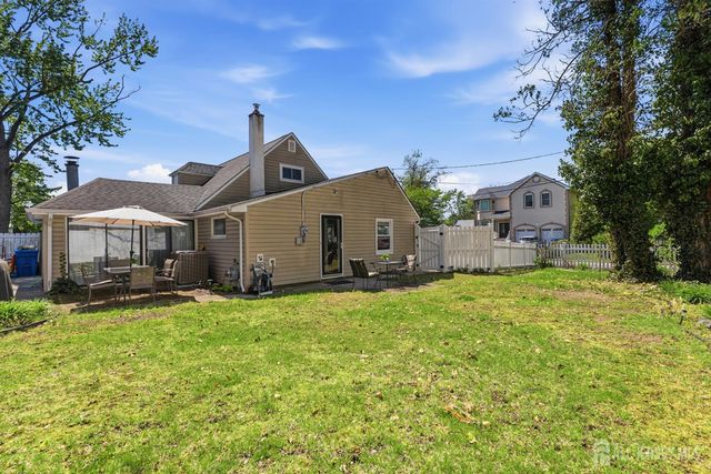 14 Sunrise Road, Old Bridge, NJ 08857