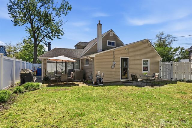 14 Sunrise Road, Old Bridge, NJ 08857