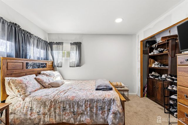 14 Sunrise Road, Old Bridge, NJ 08857