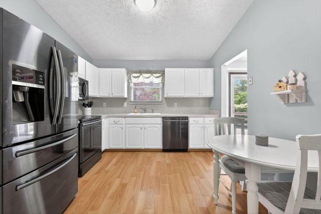 2040 Tuckaway Court, Columbus, OH 43228