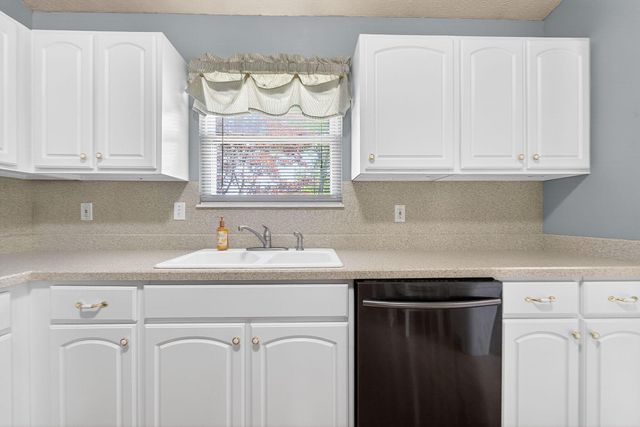 2040 Tuckaway Court, Columbus, OH 43228