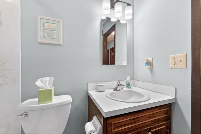 2040 Tuckaway Court, Columbus, OH 43228