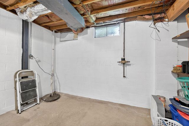 2040 Tuckaway Court, Columbus, OH 43228