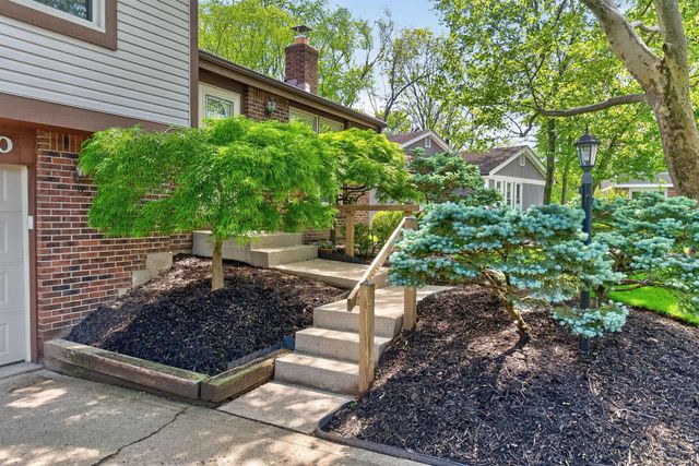 2040 Tuckaway Court, Columbus, OH 43228