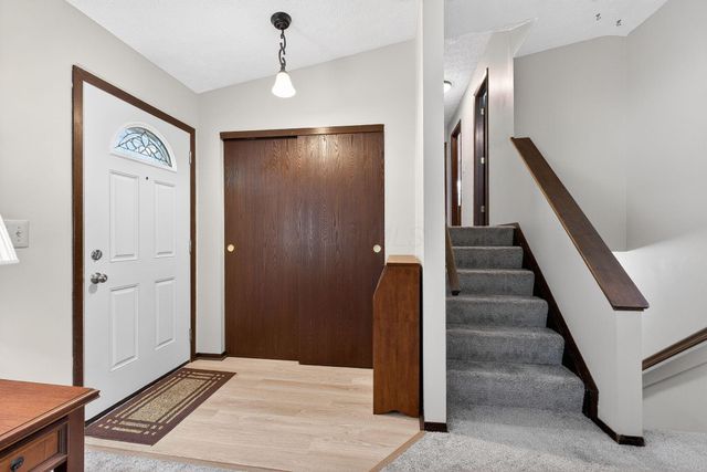 2040 Tuckaway Court, Columbus, OH 43228