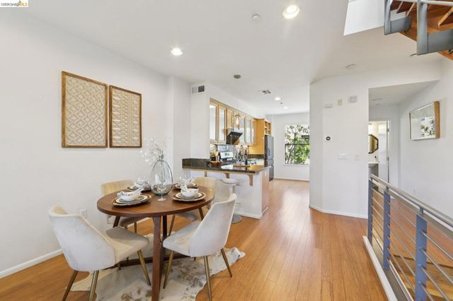 23 City Limits Cir, Emeryville, CA 94608