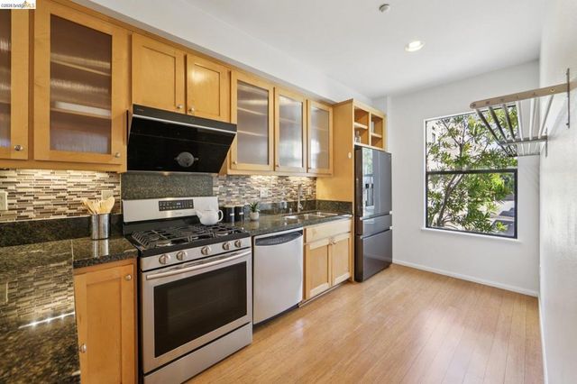 23 City Limits Cir, Emeryville, CA 94608