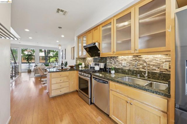 23 City Limits Cir, Emeryville, CA 94608