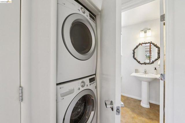 23 City Limits Cir, Emeryville, CA 94608