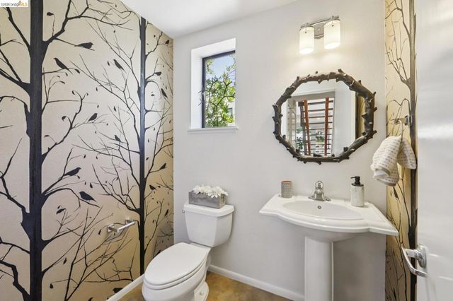 23 City Limits Cir, Emeryville, CA 94608