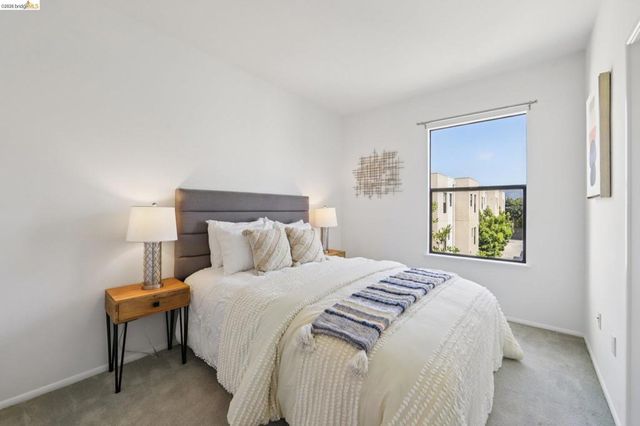 23 City Limits Cir, Emeryville, CA 94608