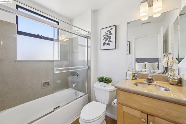 23 City Limits Cir, Emeryville, CA 94608