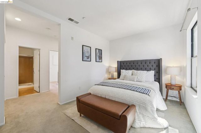 23 City Limits Cir, Emeryville, CA 94608