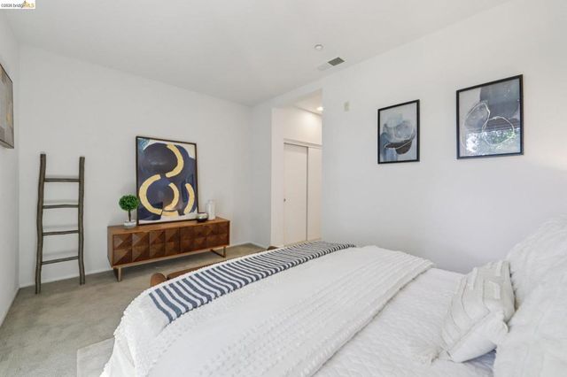 23 City Limits Cir, Emeryville, CA 94608