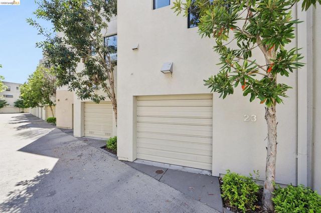 23 City Limits Cir, Emeryville, CA 94608