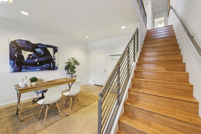 23 City Limits Cir, Emeryville, CA 94608