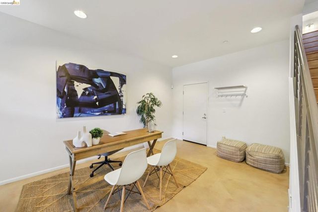 23 City Limits Cir, Emeryville, CA 94608