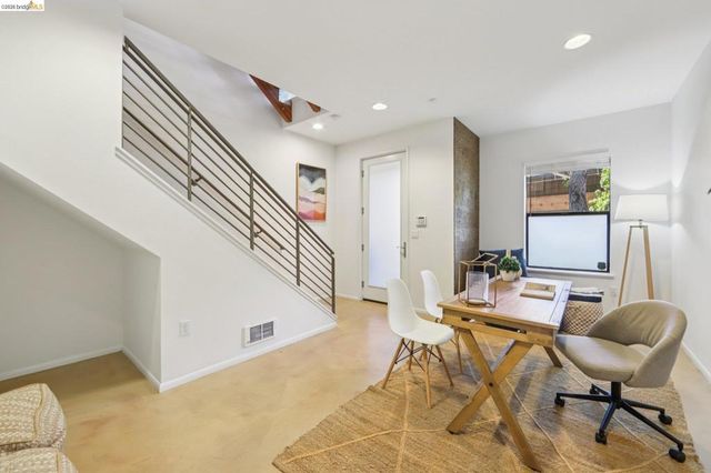 23 City Limits Cir, Emeryville, CA 94608