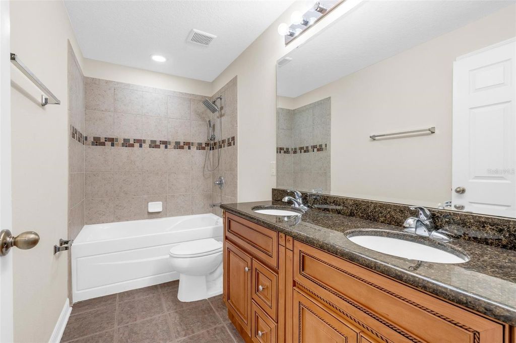 Image 14 of property listing at 2613 BREEZY MEADOW ROAD, Apopka, FL 32712