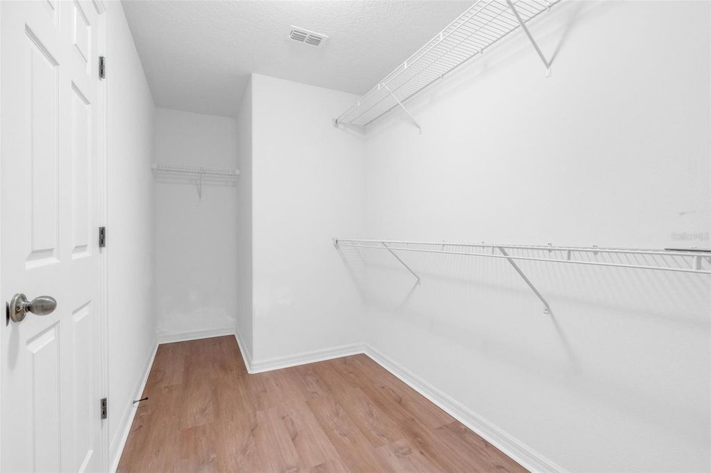 Image 22 of property listing at 2613 BREEZY MEADOW ROAD, Apopka, FL 32712