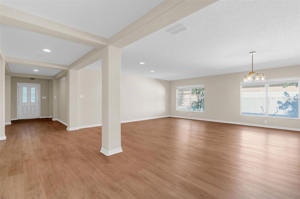 Image 7 of property listing at 2613 BREEZY MEADOW ROAD, Apopka, FL 32712