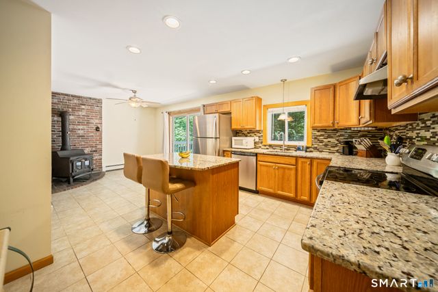 231 Crestwood Drive, Naugatuck, CT 06770