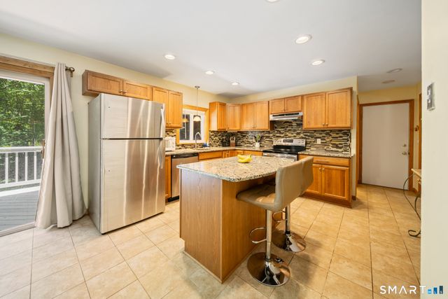 231 Crestwood Drive, Naugatuck, CT 06770