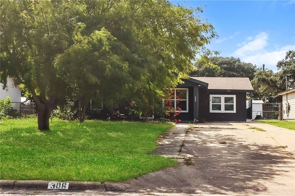 306 N Houston St, Aransas Pass, TX 78336 — exterior