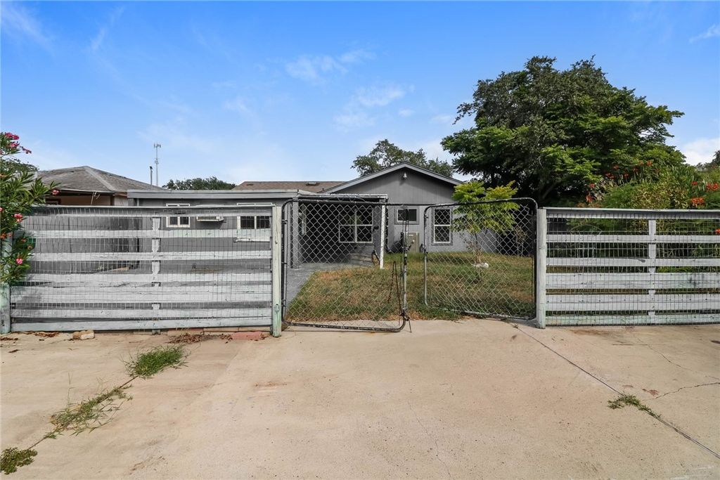 306 N Houston St, Aransas Pass, TX 78336 — photo 5