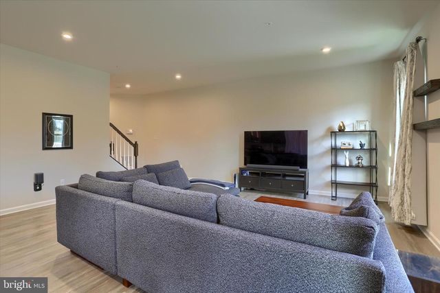 4273 SECRETARIAT ST, Harrisburg, PA 17112