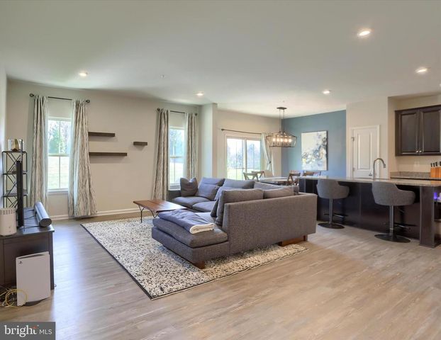 4273 SECRETARIAT ST, Harrisburg, PA 17112