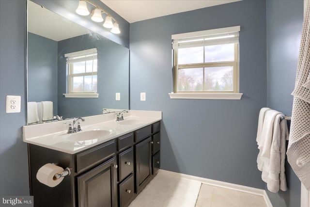 4273 SECRETARIAT ST, Harrisburg, PA 17112